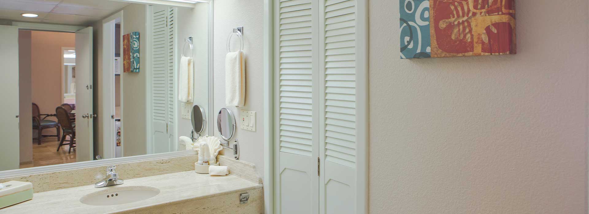 Beachfront Junior Suite featuring full bathroom with Cancun All Inclusive amenities