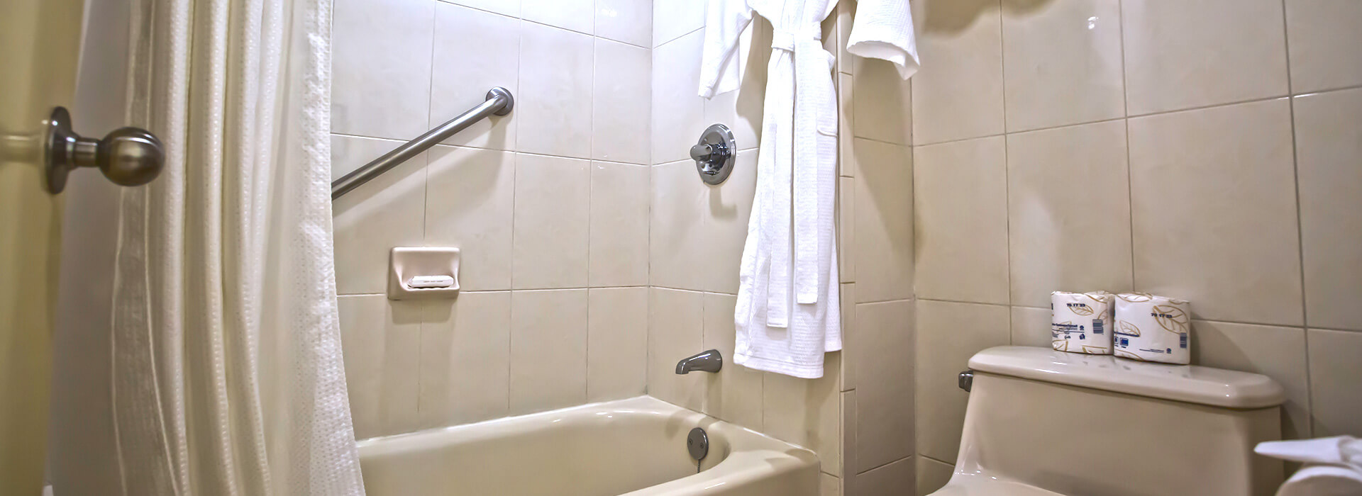 Ocean View Junior Suite offers a hot tub in a  private full bathroom