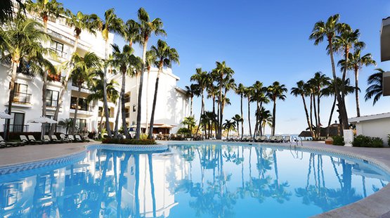 Perfect all inclusive vacations at The Royal Cancun pool
