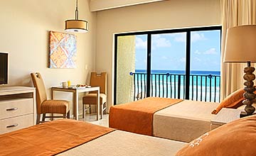 Beachfront Junior suite with double beds in Cancun beachfront resort